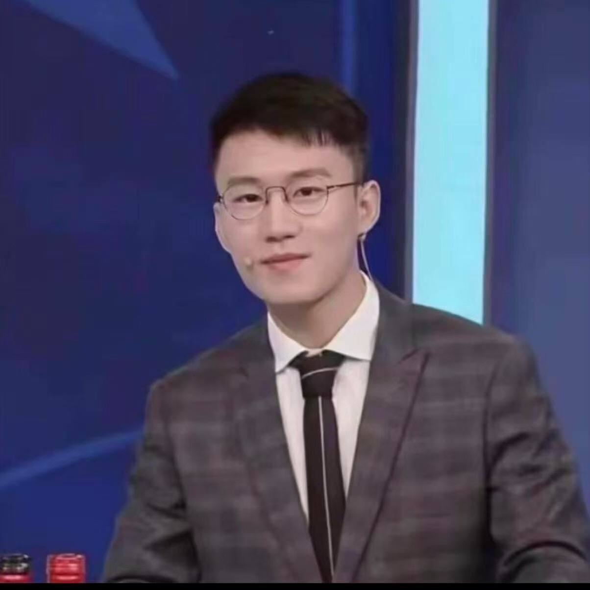 解说员老谭头像